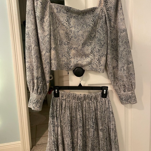 SET! snakeskin set perfect for transition to fall and gamedays - Picture 2 of 5